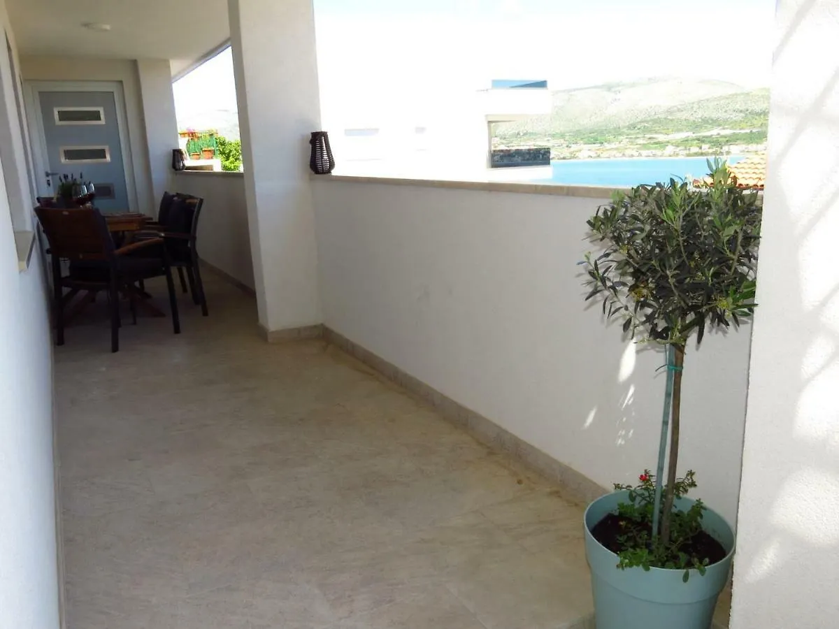 Apartments Barba Trogir 0*,
